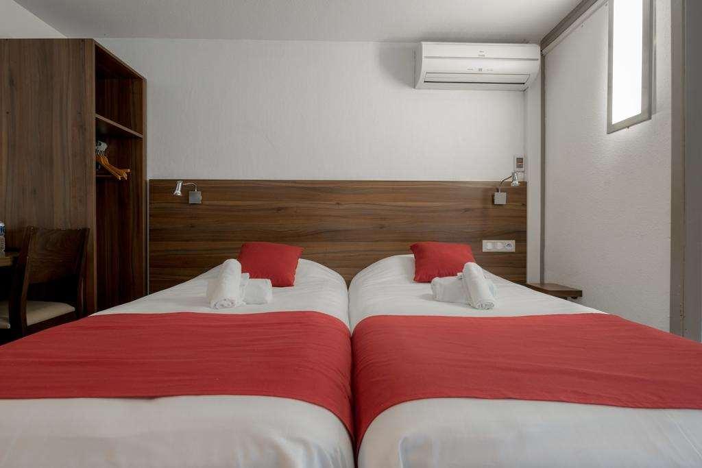 Brit Hotel Plaisance A9/A61 나르본 객실 사진